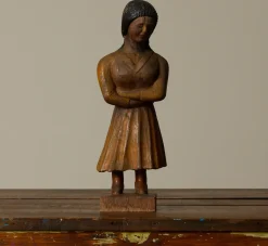 Pierce & Ward ANTIQUE CARVED FOLK ART FIGURE OF WOMAN | Objets D'Art