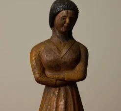 Pierce & Ward ANTIQUE CARVED FOLK ART FIGURE OF WOMAN | Objets D'Art
