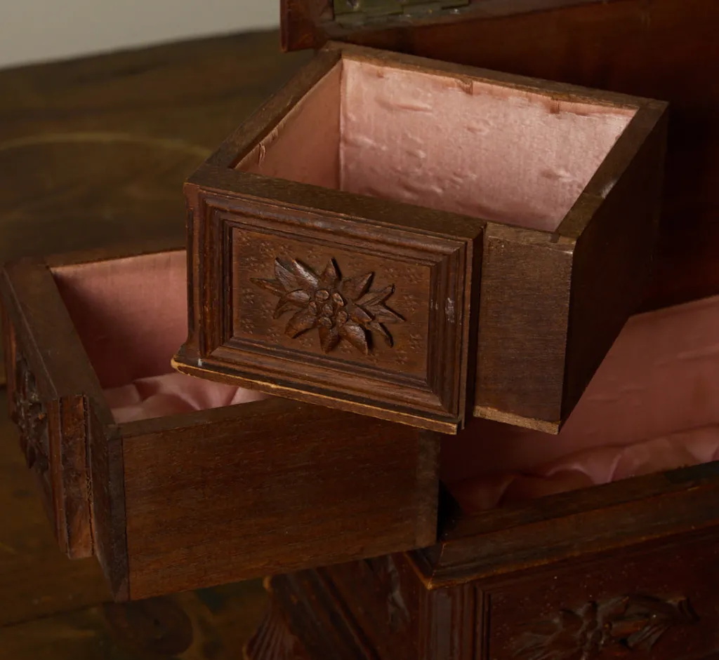 Pierce & Ward EARLY 20TH CENTURY BLACK FOREST CARVED MUSIC BOX | Boxes
