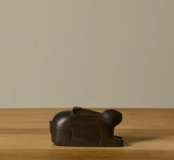 Pierce & Ward EARLY 20TH CENTURY HAND CARVED WOODEN RABBIT SCULPTURE | Objets D'Art