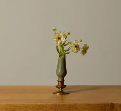 Pierce & Ward HANDS VASE CANDLE IN KOMBU | Candlesticks & Candles