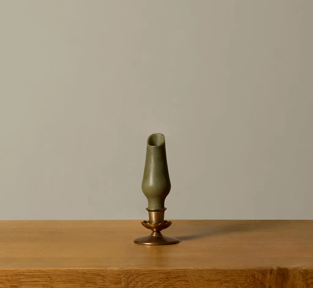 Pierce & Ward HANDS VASE CANDLE IN KOMBU | Candlesticks & Candles