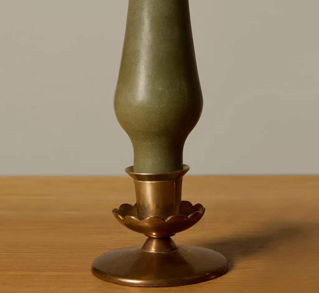 Pierce & Ward HANDS VASE CANDLE IN KOMBU | Candlesticks & Candles