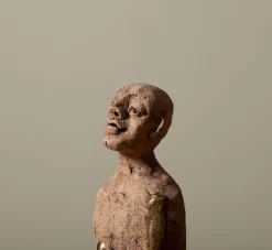 Pierce & Ward LITTLE MAN ON METAL PEDESTAL III BY GAYSER | Ceramics | Objets D'Art