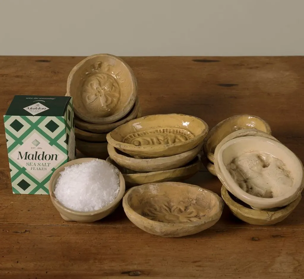 Pierce & Ward MALDON SALT WITH VINTAGE CIRCULAR SICILIAN VESSEL | Kitchen