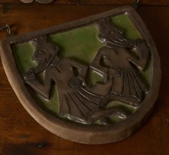 Pierce & Ward MID CENTURY CERAMIC AND METAL PLAQUE I | Objets D'Art