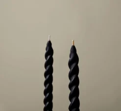 Pierce & Ward SPIRAL TAPER BEESWAX CANDLE BLACK | Candlesticks & Candles